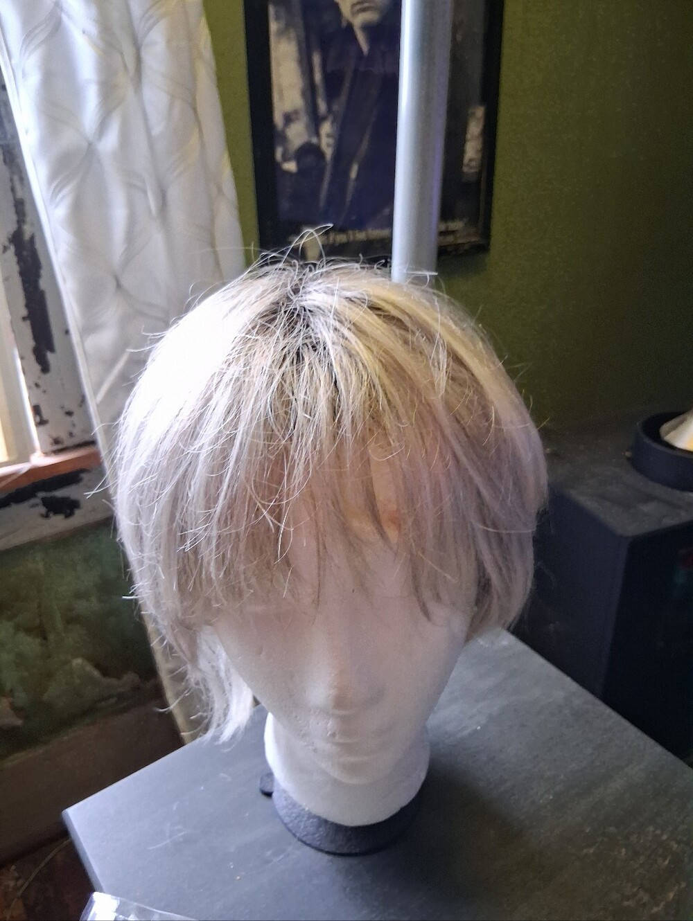 Short Layered Women's Wig in Light Blonde - Natural Look